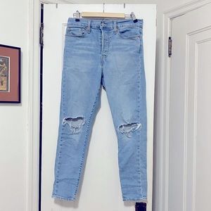 Distressed wedgie skinny button fly Levi’s. A lighter shade of denim for summer